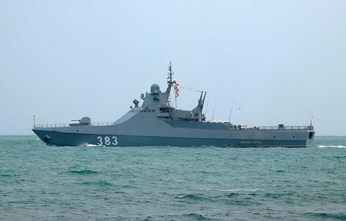 В сети появилось видео спуска на воду и поражения минувшей ночью патрульного корабля Черноморского флота 