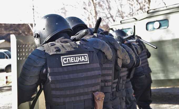Спецназовец в штатском работал под прикрытием при встрече Путина с жителями Ставрополя