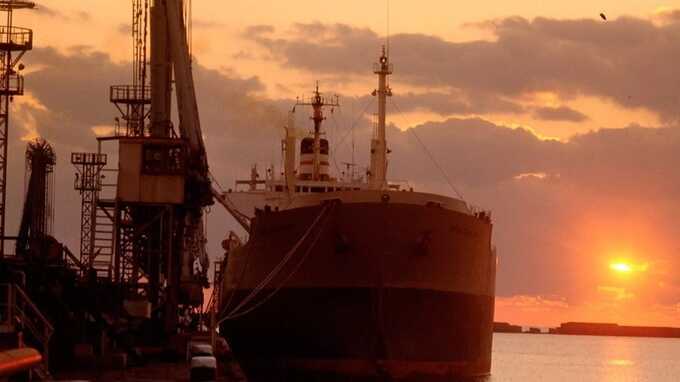 Иран конфисковал американский танкер с нефтью