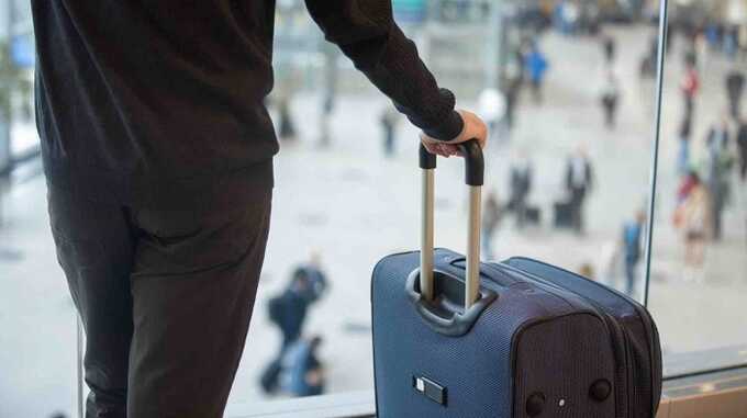 Работники испанских аэропортов массово воровали ценные вещи из чемоданов путешественников