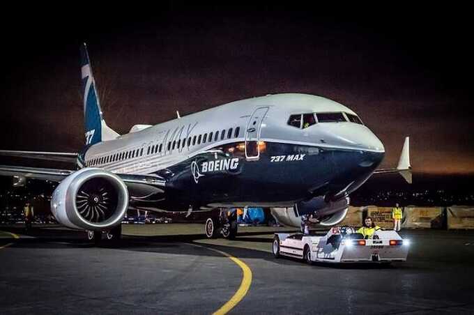 У Boeing 737 MAX сломалось шасси после приземления в Хьюстоне