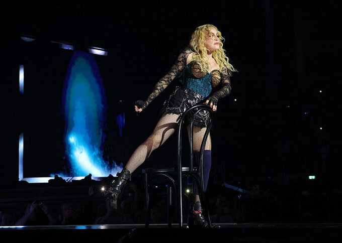 Мадонна потребовала человека с инвалидностью встать на своём концерте