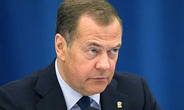 Медведев забанил в Twitter пользователя, который проводил расследование по поставкам его вина из Италии в Россию