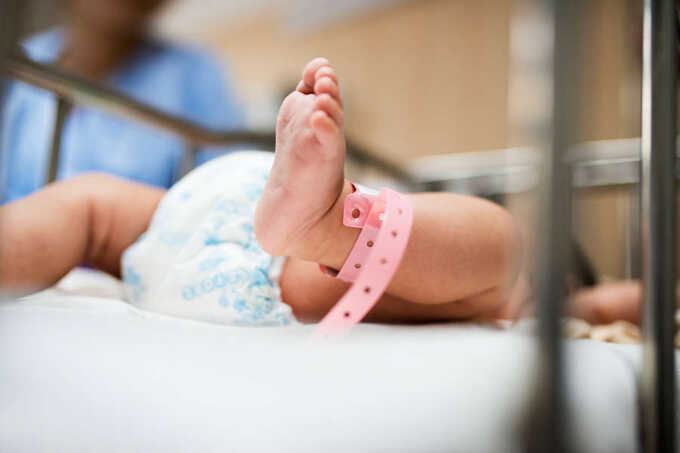 Младенца парализовало во время родов в Новосибирске