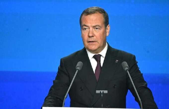 Медведев нарушил закон, выступая на концертах в поддержку Путина