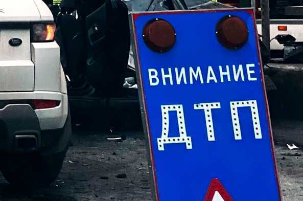 Пять авто по очереди попали в ДТП в Краснодаре, пострадал ребёнок