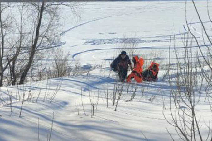 В Уфе спасли замерзшего мужчину, лежавшего на середине реки
