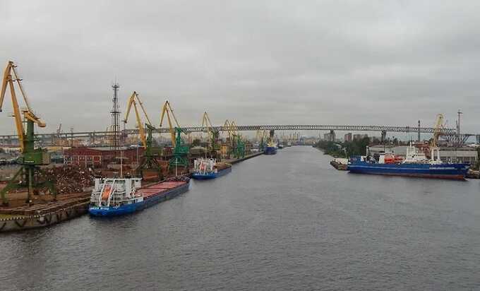 Беспилотники стали причиной перебоев в порту Петербурга