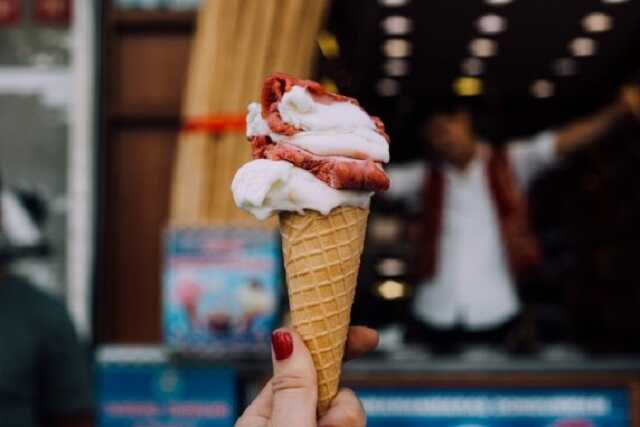 Продавец из Индии мастурбировал в мороженое, а потом продавал его