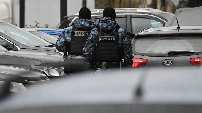 Во время репортажа с места теракта в «Крокус Сити Холле» журналисту Первого канала досталось от ОМОН