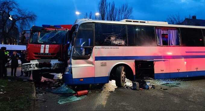 Автобус с детьми столкнулся с пожарной машиной в Пятигорске, есть пострадавшие