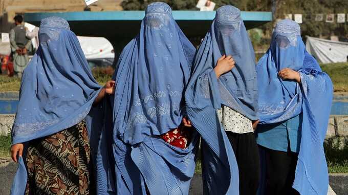 В Афганистане за измену женщин будут забивать камнями до смерти