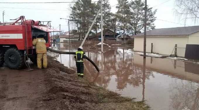 В Алтайском крае введён режим чрезвычайной ситуации из-за паводков: одна из региональных трасс размыта, часть дорог повреждена