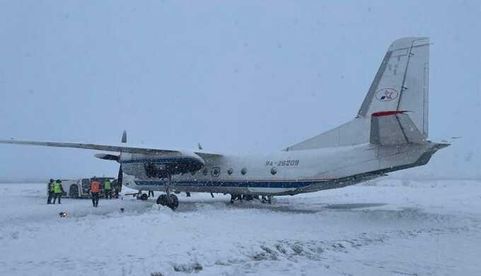 Пассажирский самолёт выкатился за пределы полосы в аэропорту на Камчатке