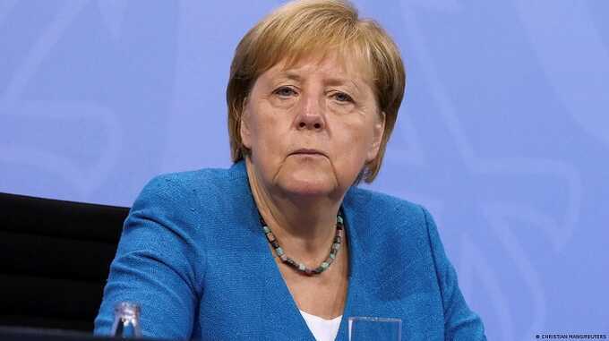 Бывший министр финансов ФРГ рассказал о попытке свергнуть Меркель в 2015 году