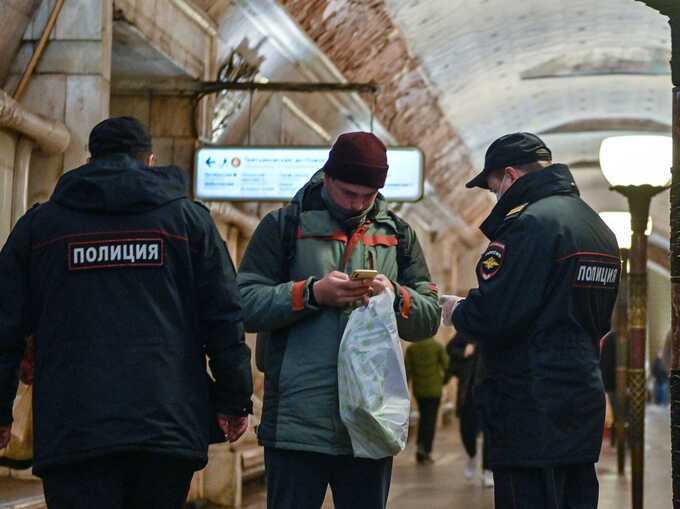 В Москве полиция проводит рейды для выявления нелегальных мигрантов