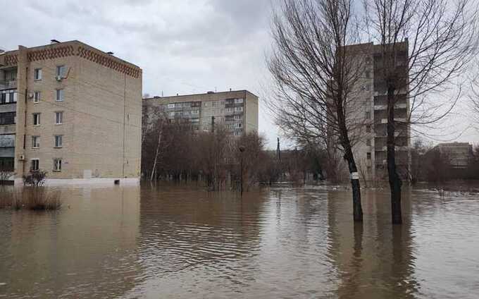 Катастрофа в Орске. Жители борются за выживание в условиях наводнения