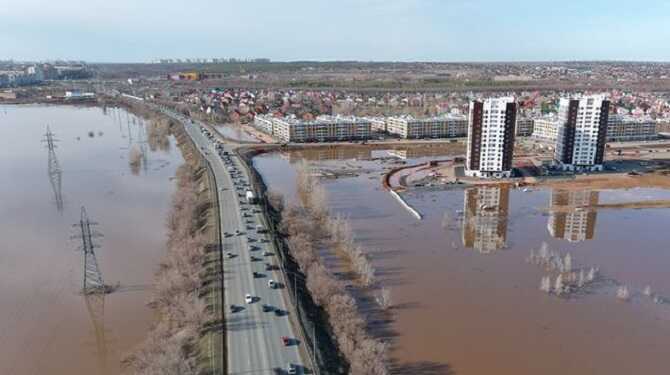 Массовая эвакуация в Оренбурге: за последние 10 часов уровень воды в Урале поднялся на 40 см, достигнув отметки 1143 см