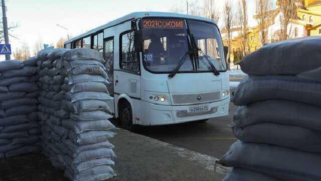 Водителям белгородских автобусов выдали бронежилеты и каски
