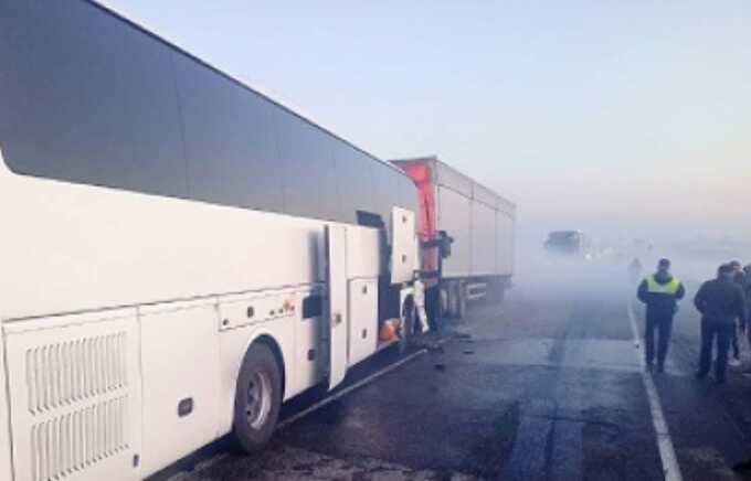 13 человек пострадали и один погиб в результате столкновения автобуса и фуры в Ряжском районе