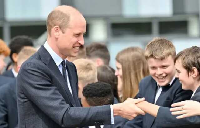Спустя полгода: принц Уильям выполнил просьбу 12-летнего мальчика и посетил его школу