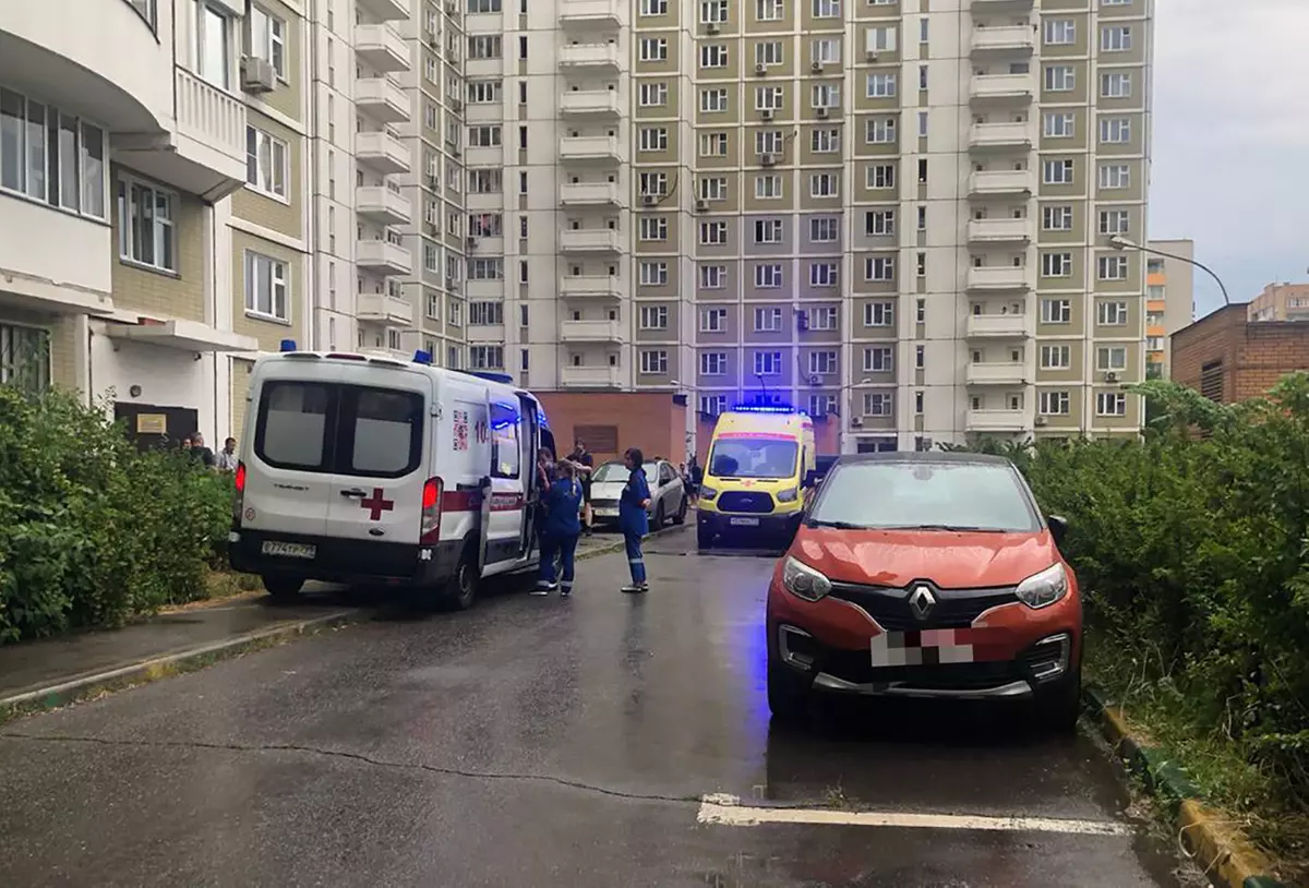 В Москве ребёнок упал с многоэтажного здания