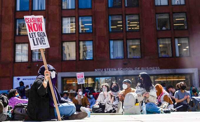 Студенты в Нью-Йорке продолжают протестовать