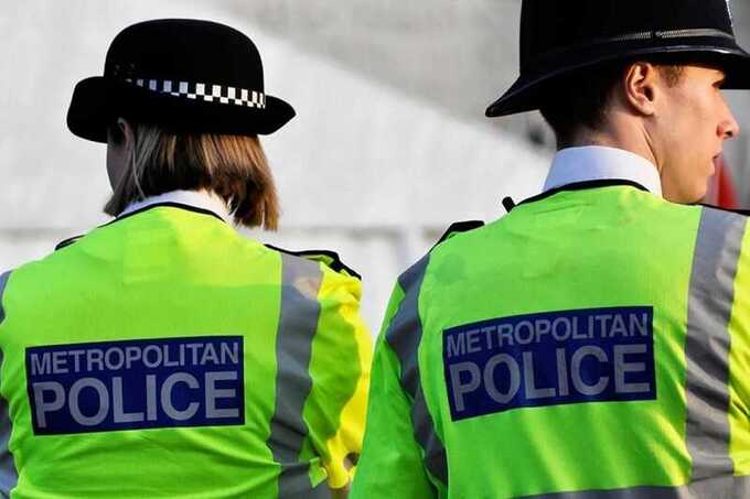 В Лондоне мужчина с мечом нападал на прохожих и полицейских