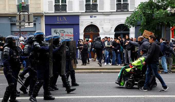 В Париже начались столкновения с полицией на первомайской демонстрации