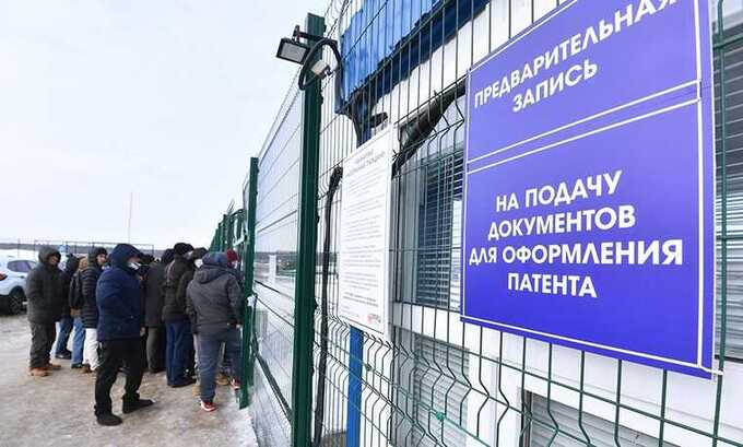 Над посредниками, занимающихся оформлением мигрантов в России, сгустились тучи