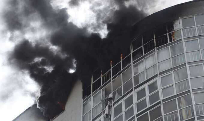 Мужчина сорвался с 20 этажа горящего дома в Екатеринбурге