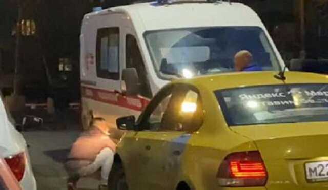 Таксист-мигрант проткнул колеса скорой помощи, которая оказалась у него на пути