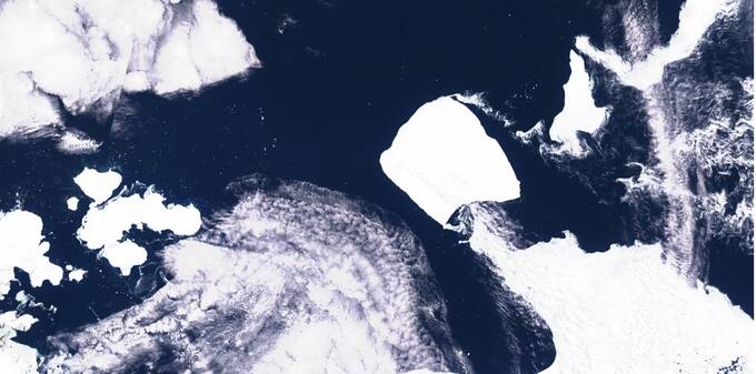 В Антарктиде начал движение к Южному океану айсберг, площадь которого в три раза превышает Нью-Йорк — Reuters qrxiquieuidqqkrt