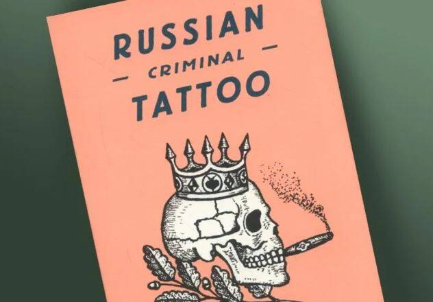 На теле советника президента Аргентины Сантьяго Капуто есть «тюремные» татуировки на русском языке