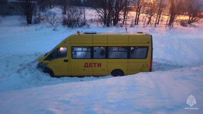 В Удмуртии школьный автобус столкнулся с автомобилем: есть пострадавшие uqidrkiqxeiqqqkrt