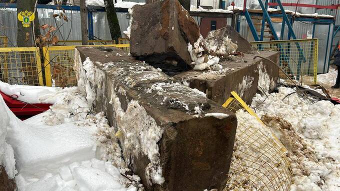Гендиректор строительной компании и его заместитель погибли в результате обрушения железобетонных блоков на бытовку в Москве ekikdiqrqihtkrt