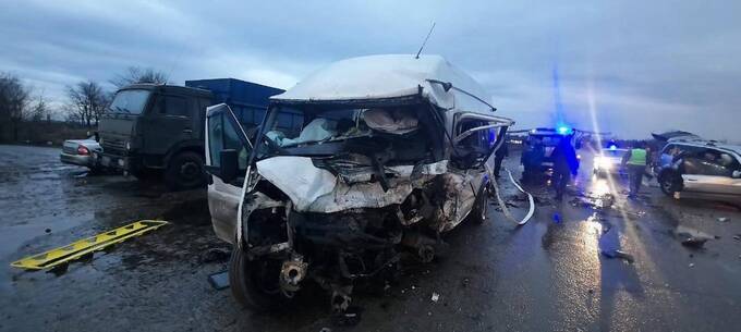 В Ростовской области произошла авария с участием микроавтобуса qkxiqdxiqdeihrkrt