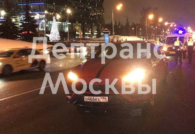 На Ленинградском шоссе в Москве Lamborgini Urus насмерть сбила человека queiueiquridzzkrt
