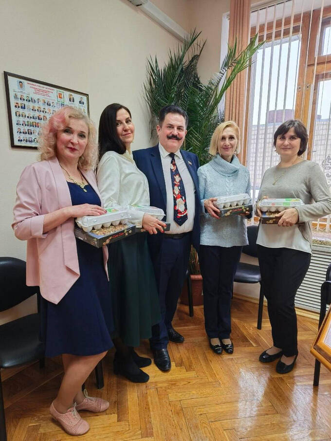 Депутат-единоросс из Вологды подарил коллегам на Новый год по упаковке яиц xdideeieuiktkrt