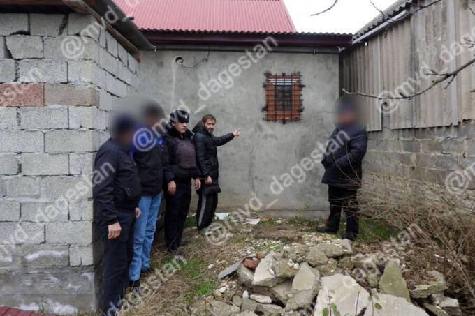 В Дагестане двое мужчин избили пожилых супругов и украли у них более двух миллионов рублей queiqxeiudiqerkrt